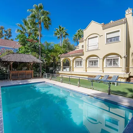 Beachside With Heated Pool * Marbella