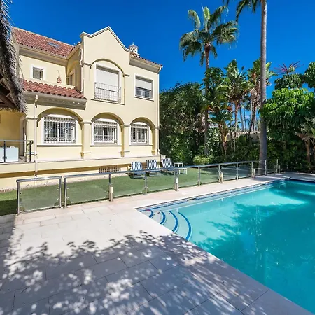 Beachside With Heated Pool Villa