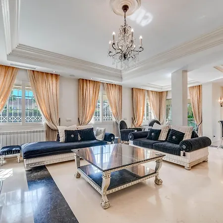 Villa Beachside With Heated Pool