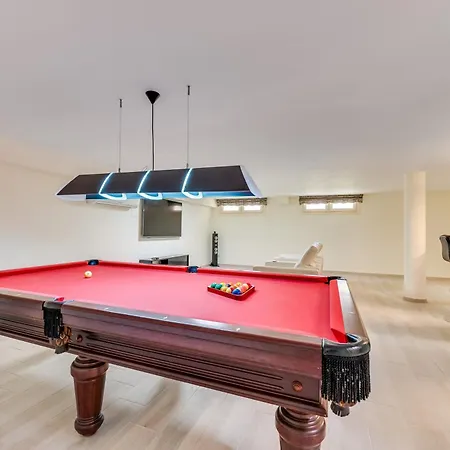 Beachside With Heated Pool Villa Marbella
