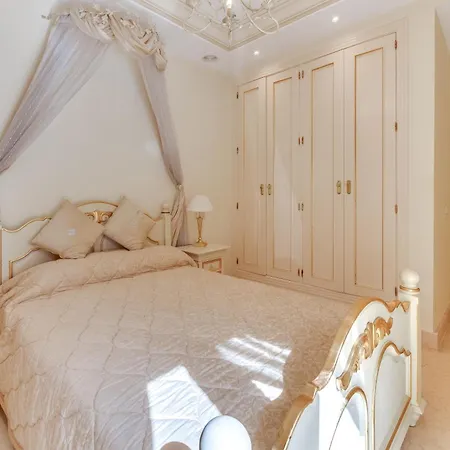 Beachside With Heated Pool Marbella