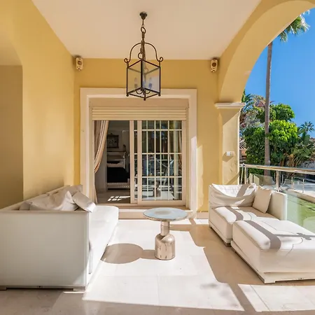 Beachside With Heated Pool Marbella