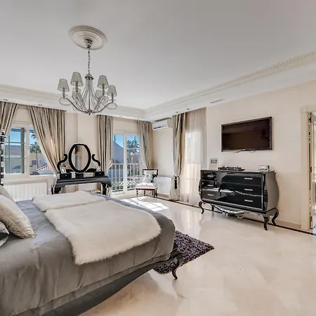 Beachside With Heated Pool Villa